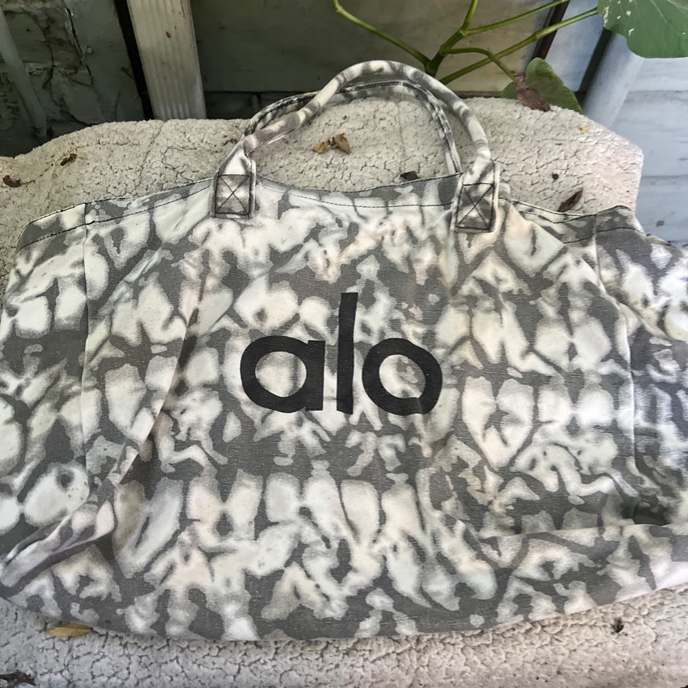 ALO Yoga Gray and White Women's Tote Bag